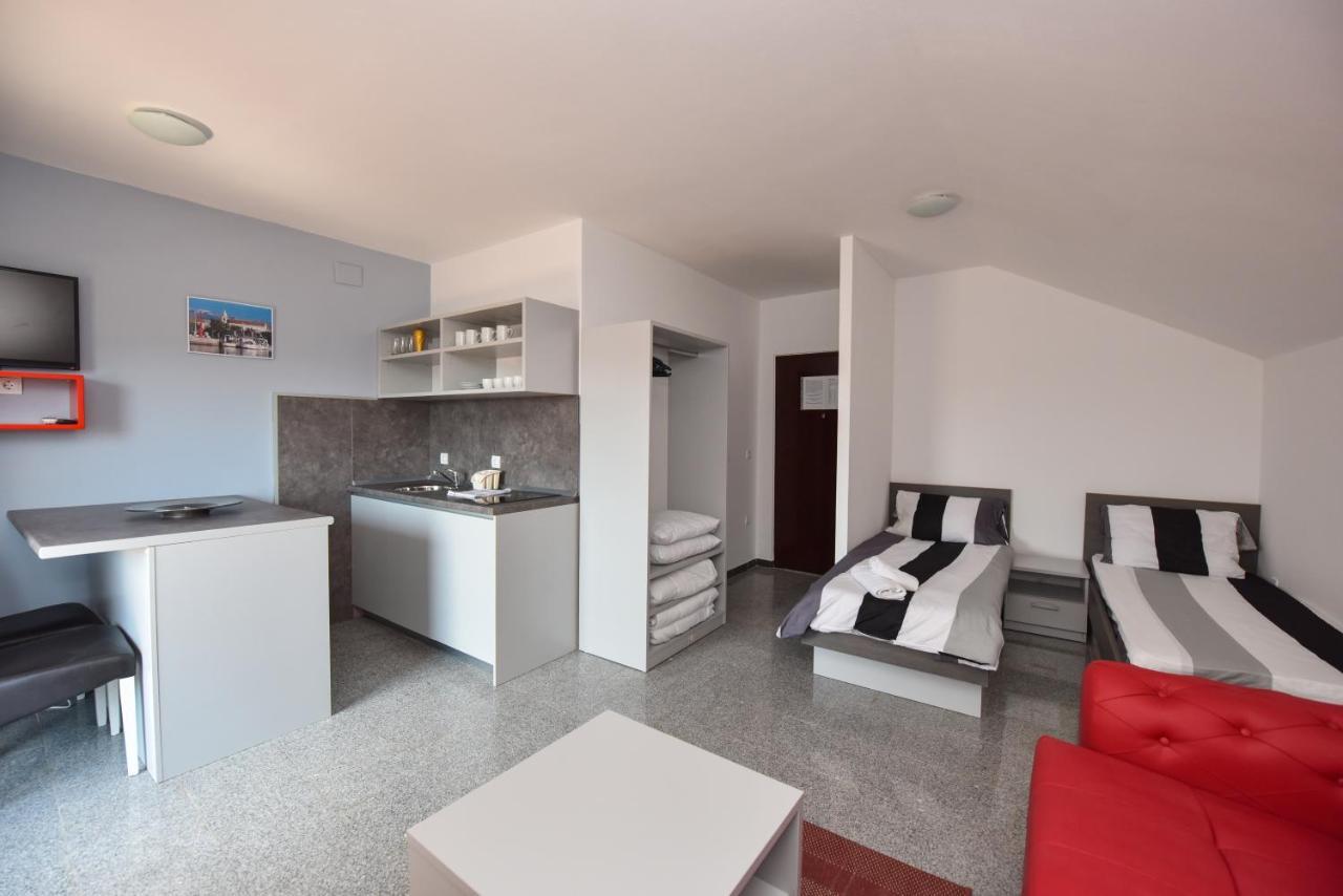 Apartments Prince & Tiffany 노바야 외부 사진